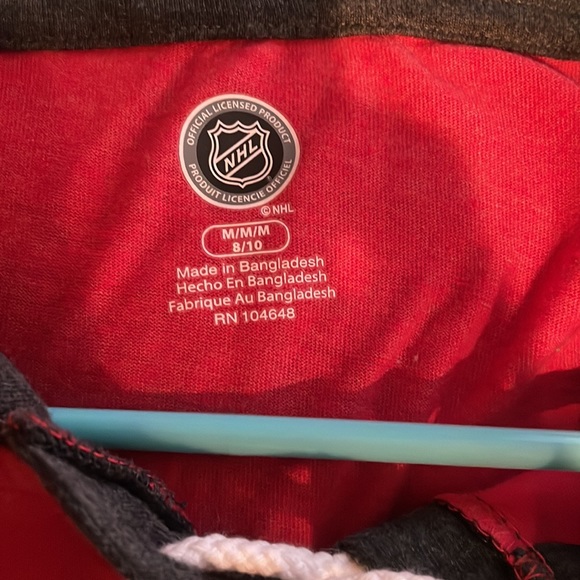 NHL Ladies Blackhawk shirt - Picture 4 of 4